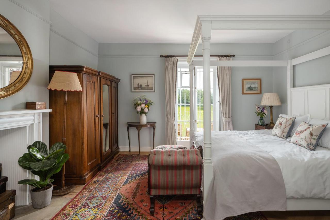 Henge Estate - Restored Manor House, Up To 11 En-Suite Bedrooms Shrewton Exterior foto