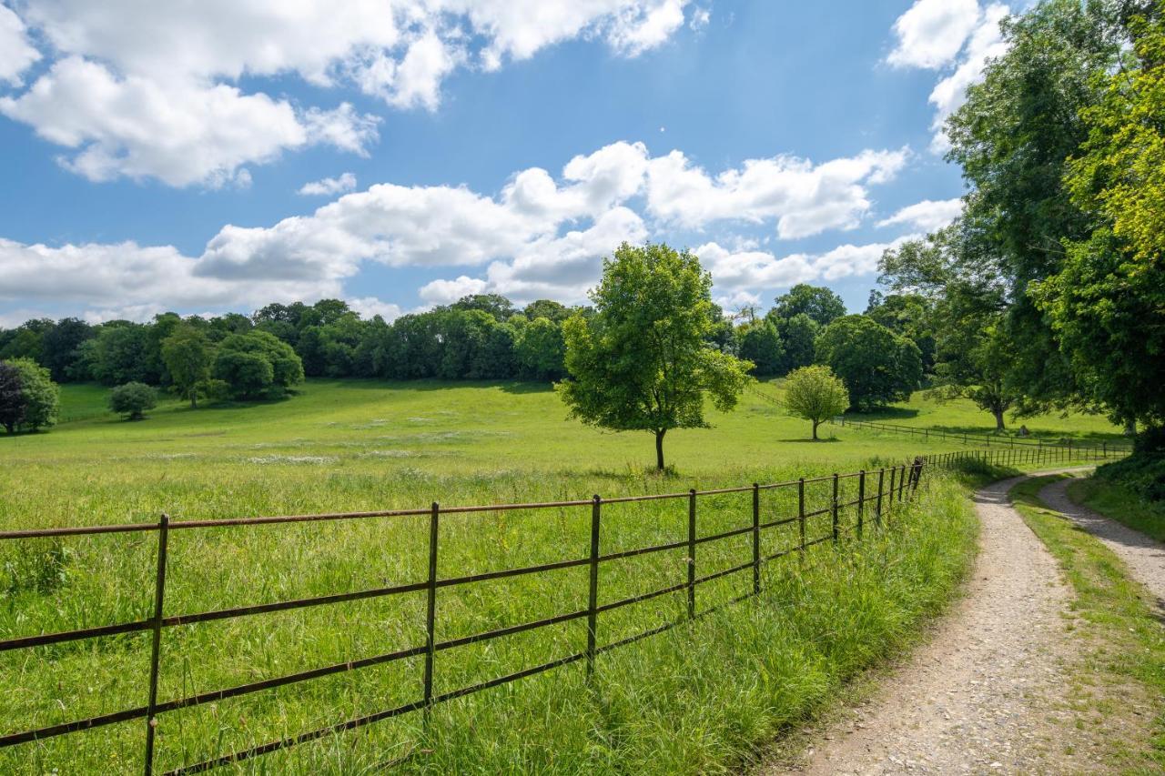 Henge Estate - Restored Manor House, Up To 11 En-Suite Bedrooms Shrewton Exterior foto